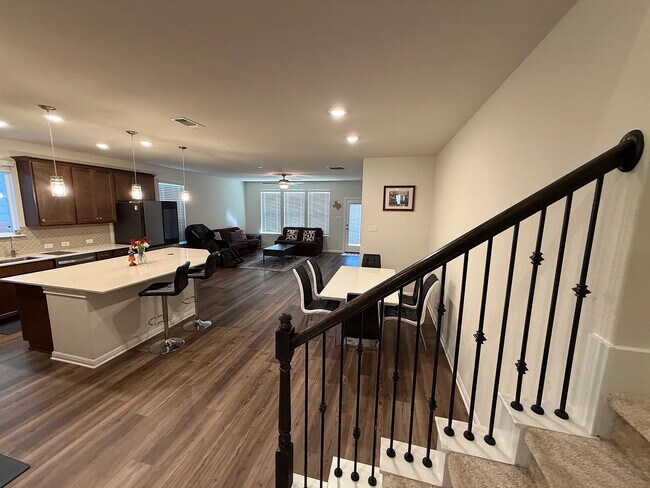 Foto del edificio - Room in House on Regatta Trl