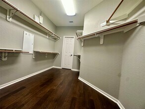 Building Photo - 3 W Greenhill Terrace Pl