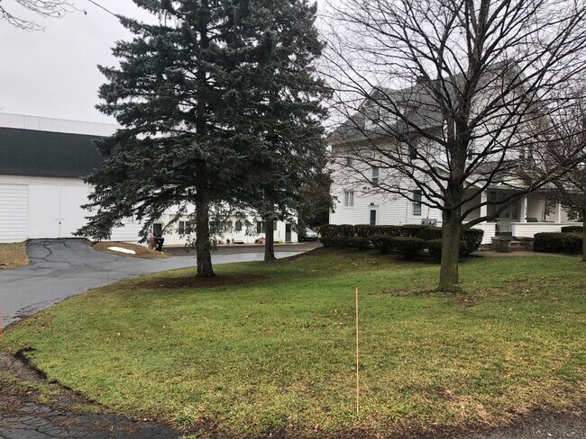 Foto del edificio - 1476 Ridge Rd