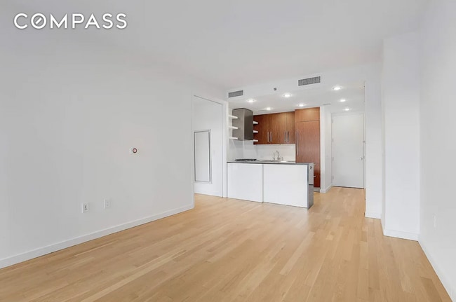 Foto del edificio - Chelsea 1 Bed W/D &amp; Balcony $6800