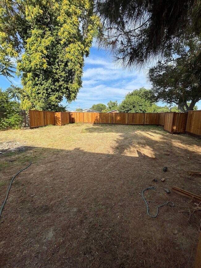 Building Photo - 1627 Monterey Ave