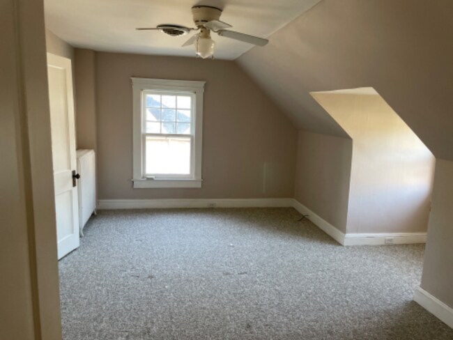 Building Photo - 310 Oakley St