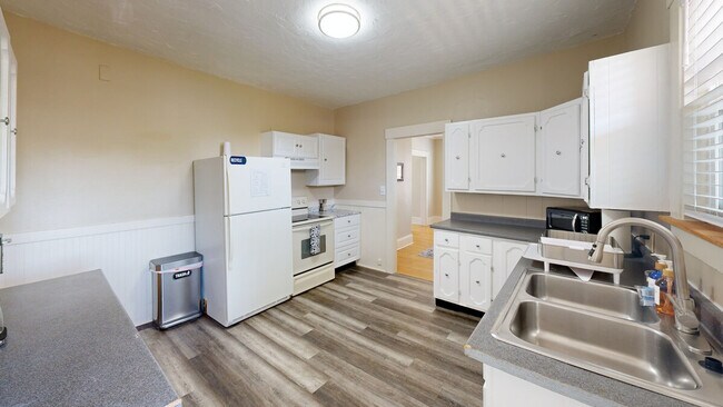 Foto del edificio - 128 1/2 Elm Street-SI ID1380181P