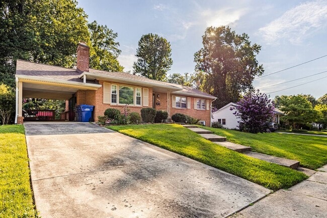 Building Photo - 7527 Fairwood Ln