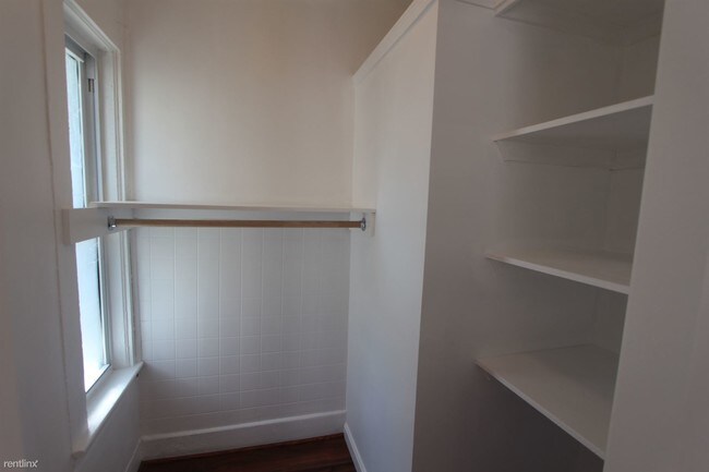 Building Photo - 30 Charnwood Rd