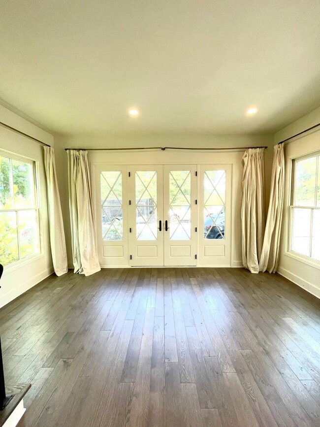 Building Photo - 3bed/3.5Bath LakeFront Home in Trilith