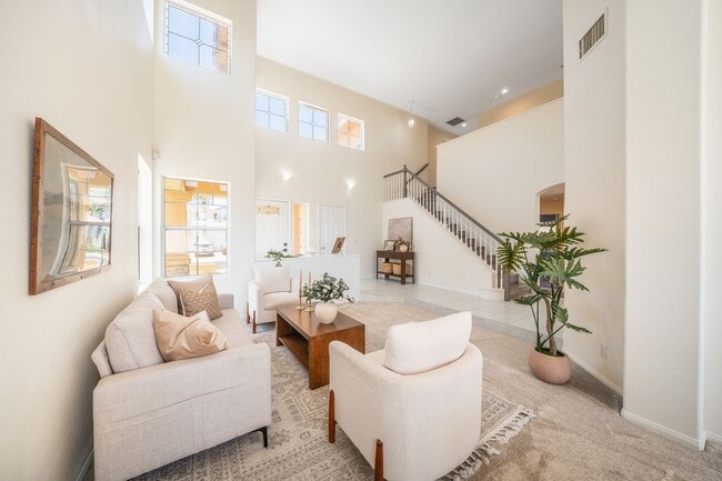 Foto del edificio - 4 Bedroom View Home in Emerald Heights | 3-Car Garage | Guard Gated Community