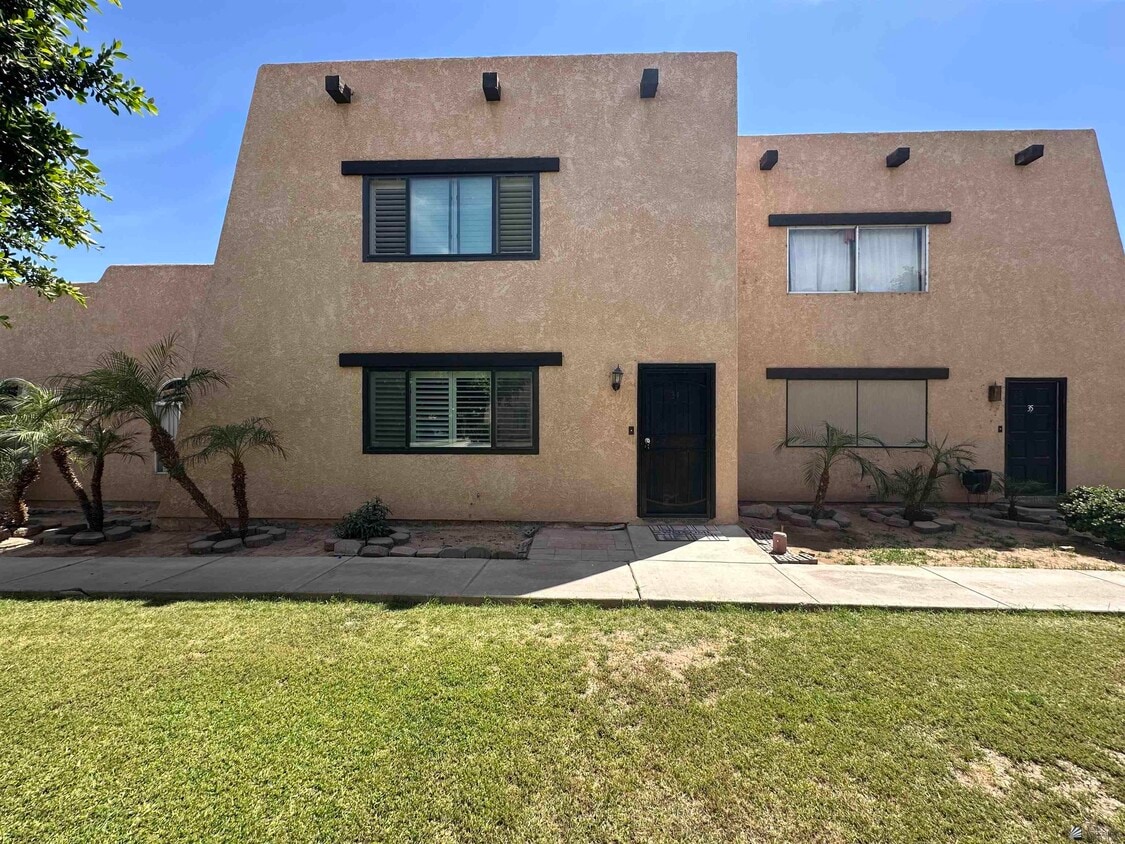 Primary Photo - 2490 W Yowell Ct