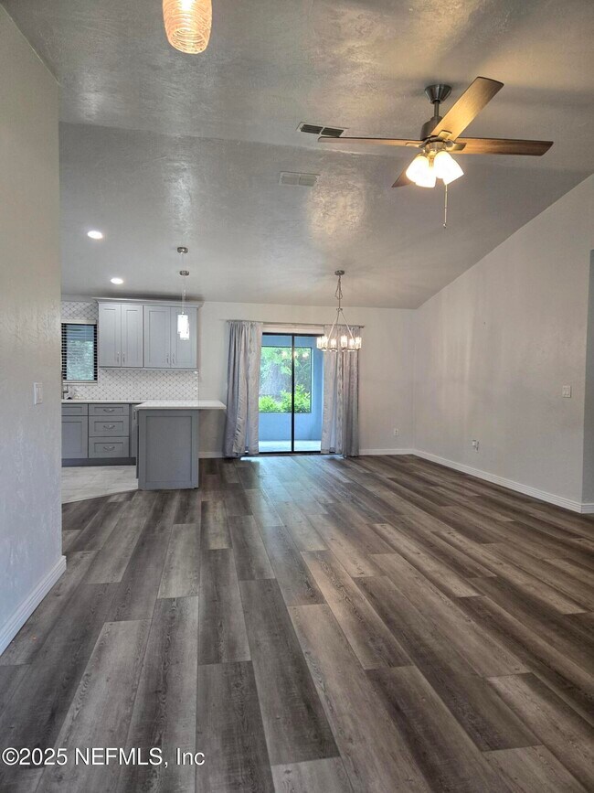 Building Photo - 22 Bird of Paradise Dr