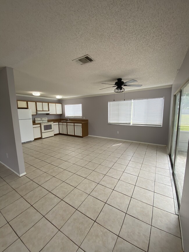 Foto del edificio - 1264 Dawn St NE