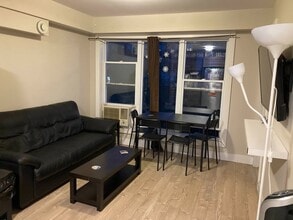 Building Photo - 466 Nelson St