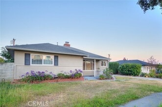 Building Photo - 1112 Riedel Ave