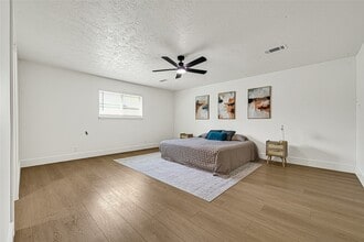 Building Photo - 723 Loire Ln
