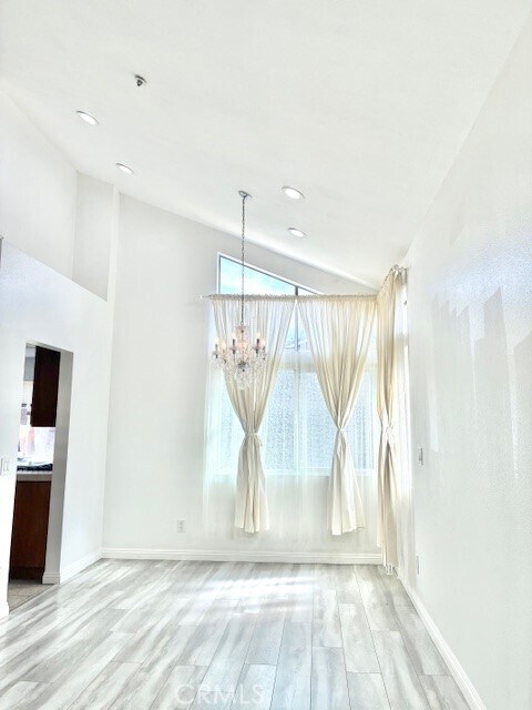 Foto del edificio - 15085 Alyssum Ct