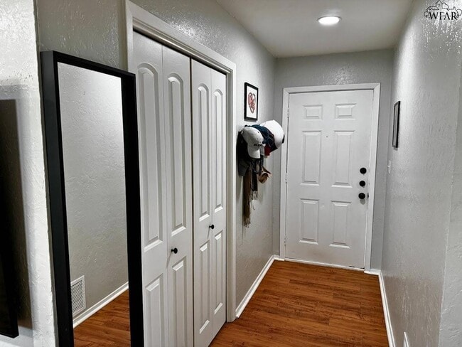 Building Photo - 2119 Selma Dr