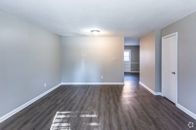 2 BR, 1,5 BA - 1194SF - Faronia Square