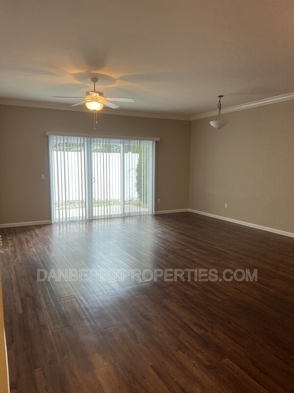 Foto del edificio - 1437 River Park Ln