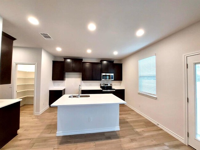 Foto del edificio - 617 Limestone Rd