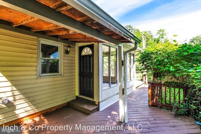 Building Photo - 3 br, 1.5 bath House - 650 Mohn Street