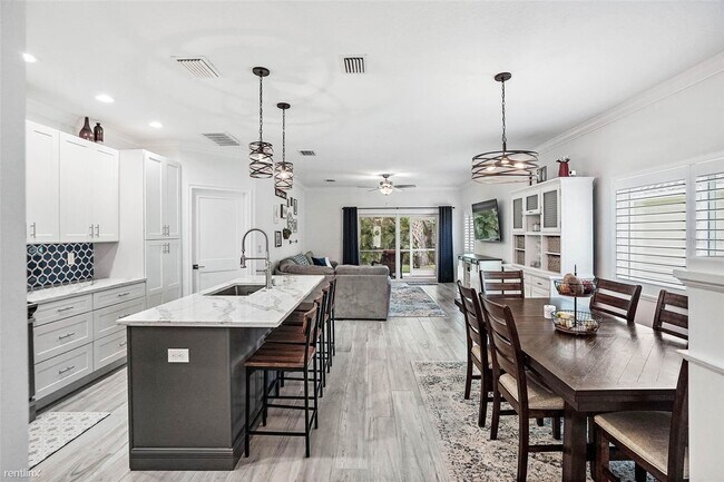 Foto del edificio - 3 br, 2 bath House - 1967 R Whitney Oaks B...