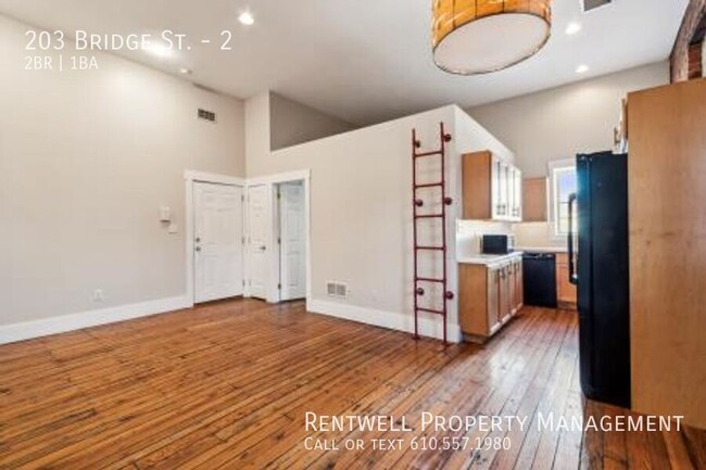 Building Photo - LOFT Style 2 Bedroom Apartment in the hear...