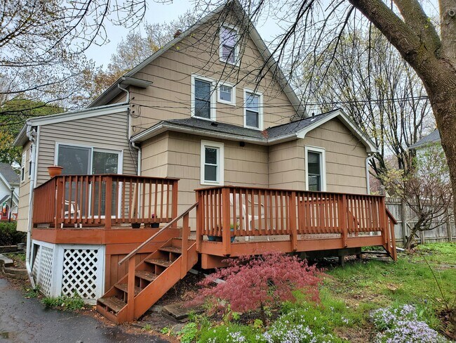 Building Photo - 202 Arbordale Ave