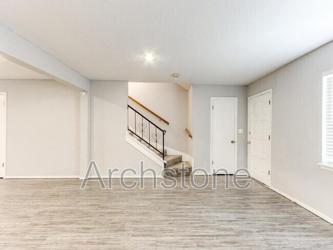 Building Photo - 2524 Boxwood Ave