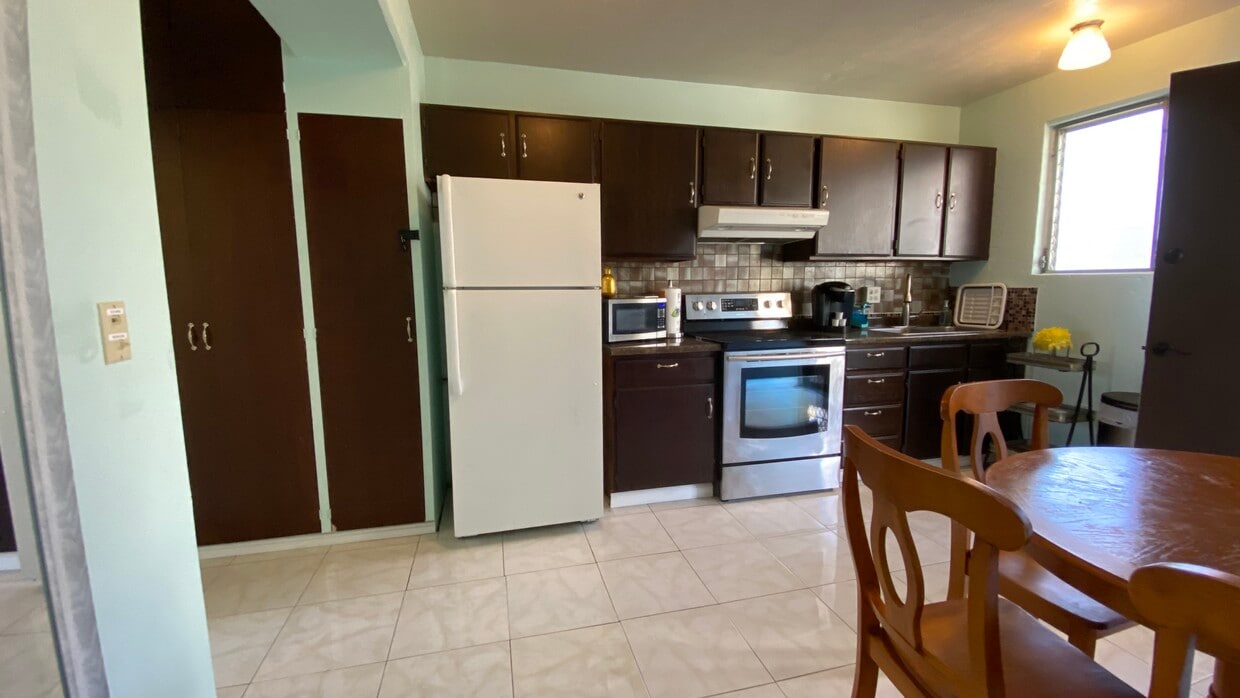 Primary Photo - 904 Lunalilo St