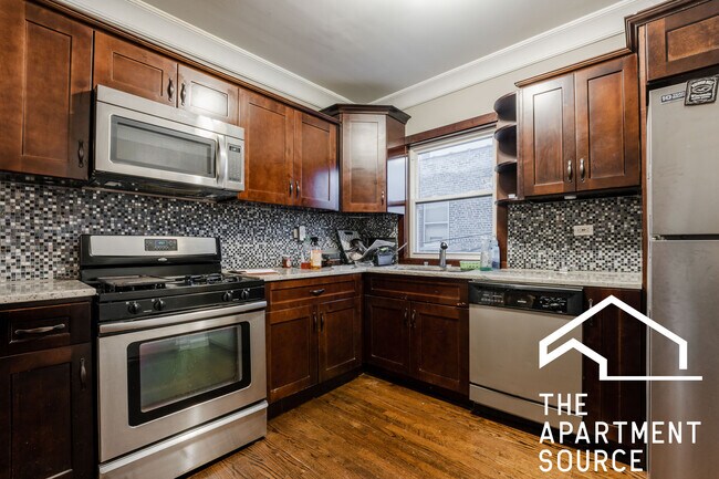 Foto del edificio - 2247 W Diversey Ave
