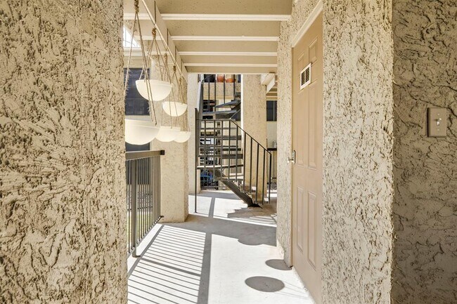 Building Photo - 5802 Circulo Dr