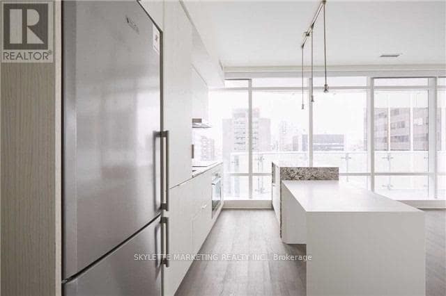 Photo du bâtiment - 1-3711 Bloor St E