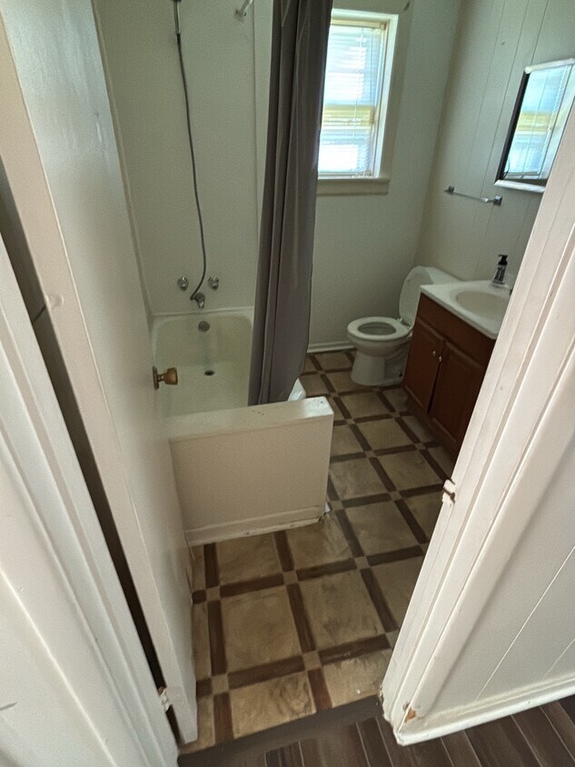 Foto del edificio - 1604 B E 9th St