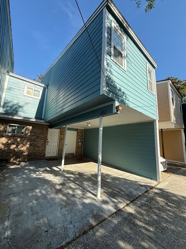 Primary Photo - 2/2.5 Townhouse off of Tharpe st! Central ...