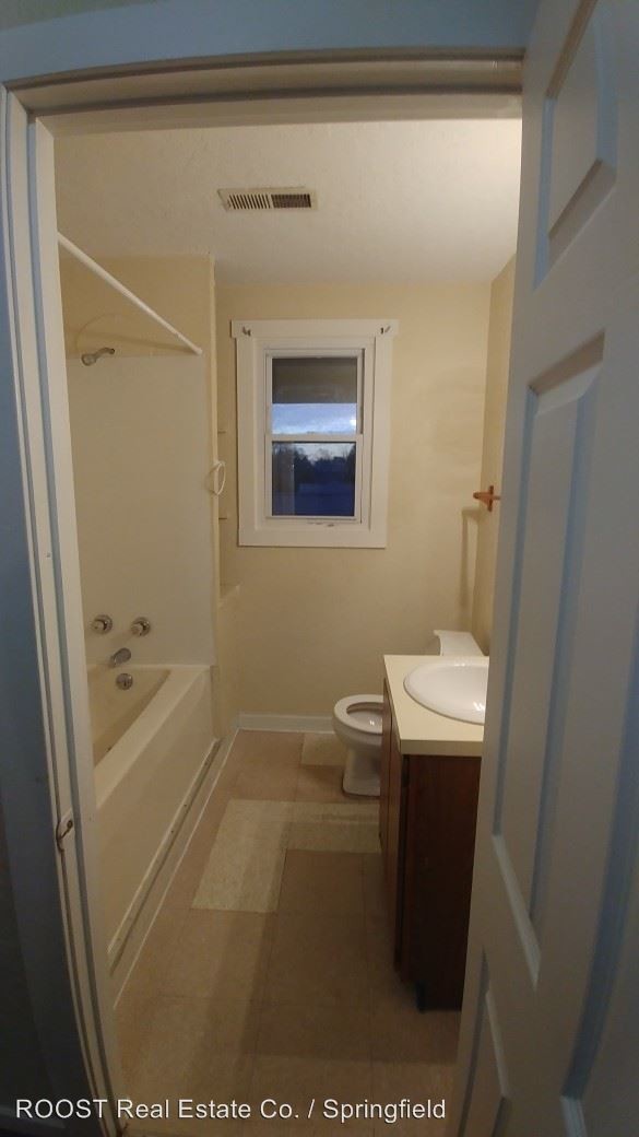 Building Photo - 2 br, 1 bath House - 714 Olive St