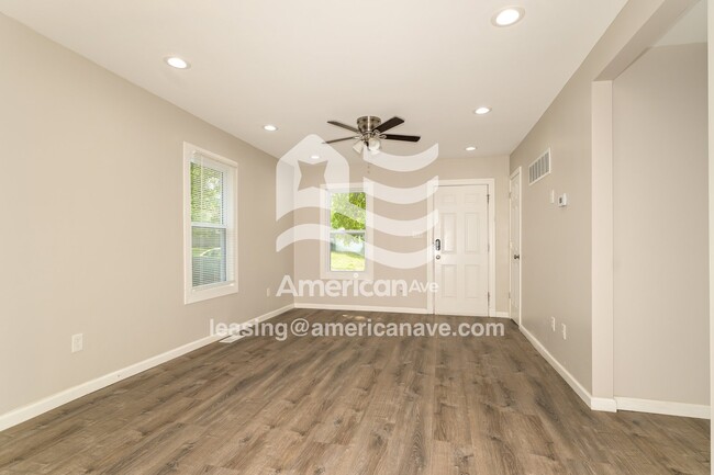 Building Photo - 812 N Elm Ave