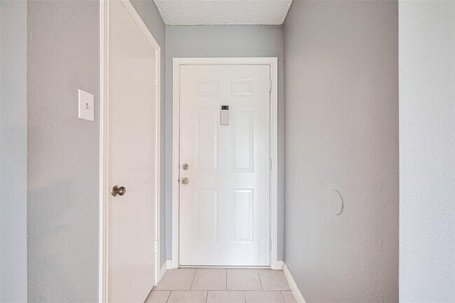 Building Photo - 8541 Sands Point Dr