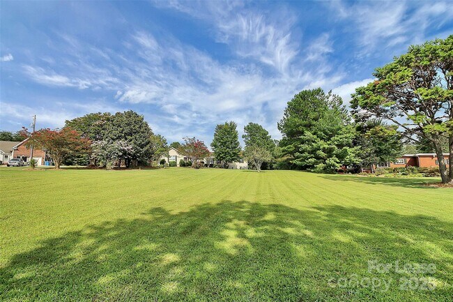 Foto del edificio - 155 Sunfish Dr