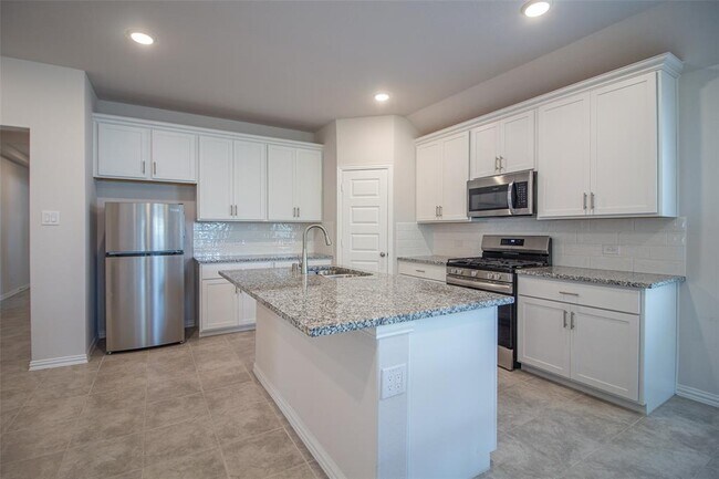 Building Photo - 32239 Cedar Crst Dr