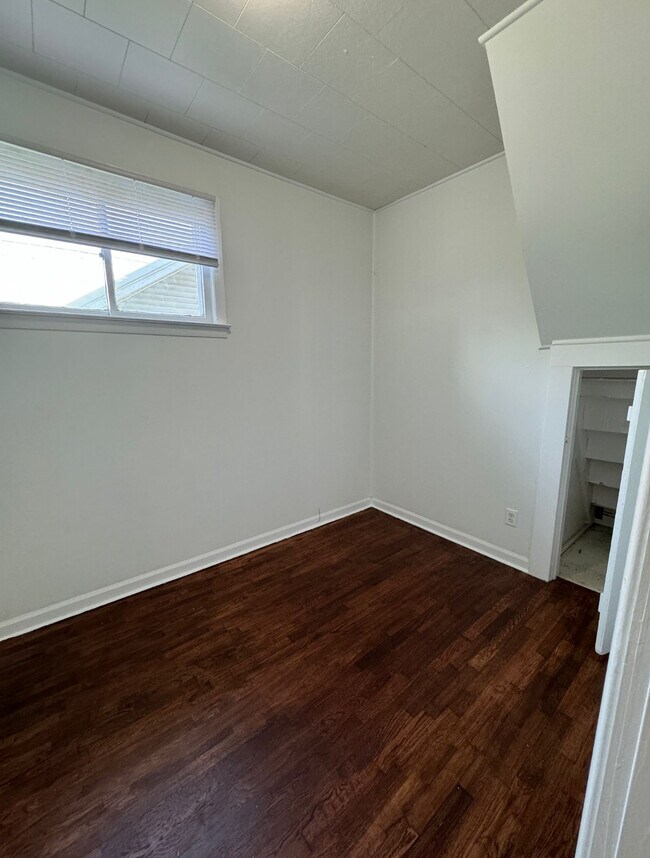 Building Photo - 939 Oakland St