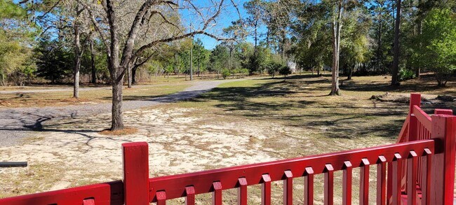 Foto del edificio - 15473 Peach Orchard Rd