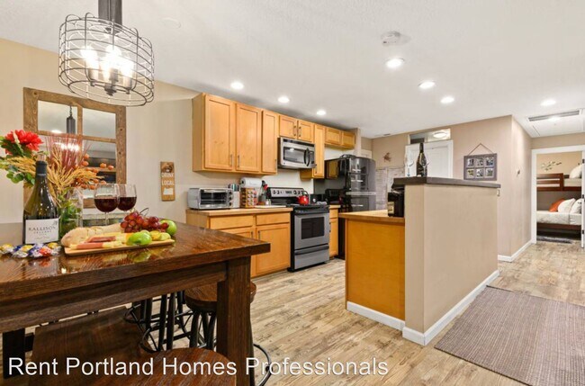 Foto del edificio - 3 br, 1 bath House - 8634 NE Broadway