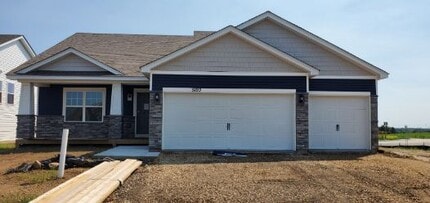 Building Photo - 5193 Mustang Dr