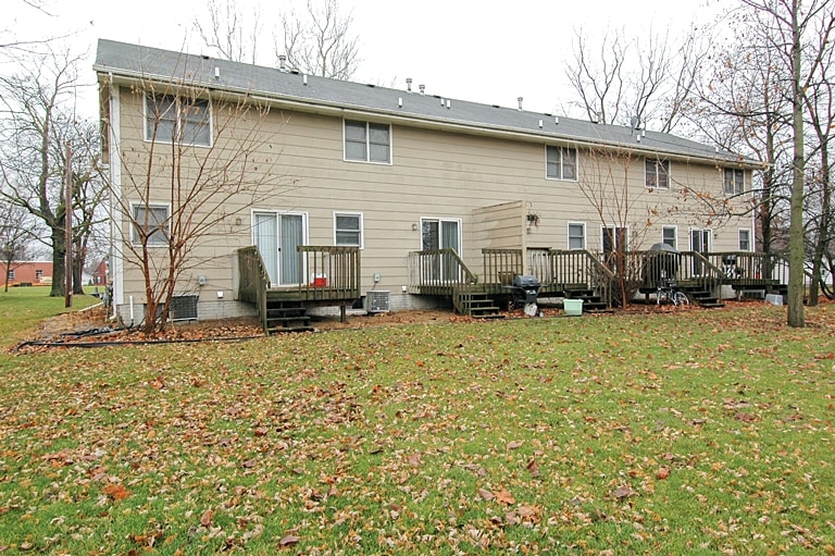 Rear Building Photo - 675 Ashworth Dr