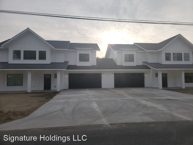Building Photo - 4 br, 2.5 bath House - 12112 N. Freya St.