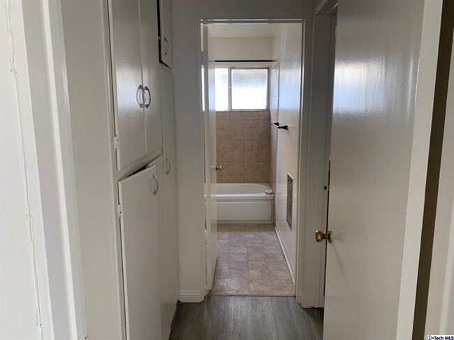 Building Photo - 555 S Los Robles Ave