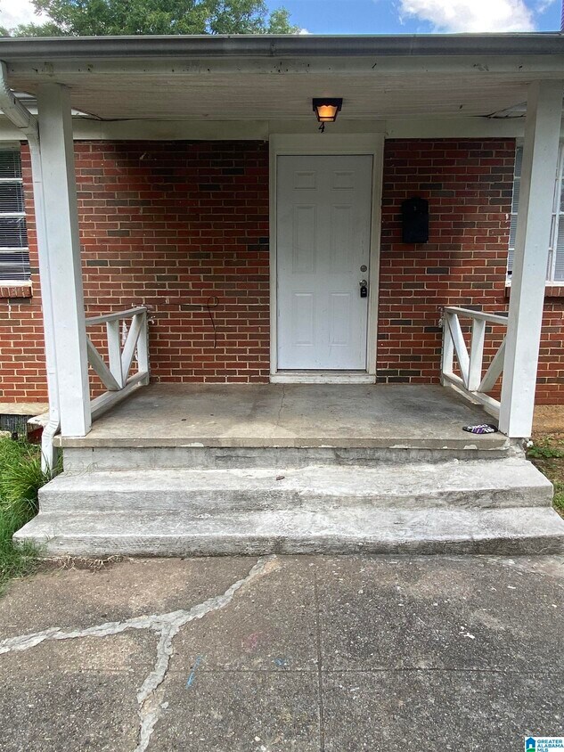 Primary Photo - 1012 4th Ave W