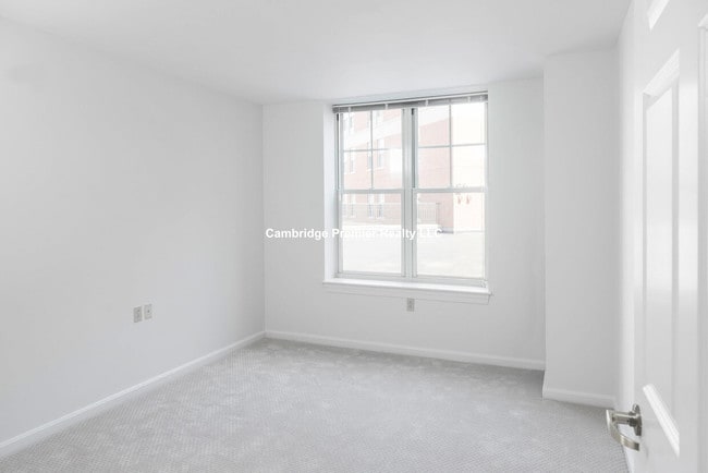 Building Photo - 632 Massachusetts Ave