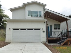 Building Photo - 8409 NE 125th Ln