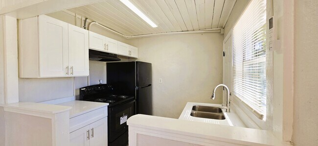 Foto del edificio - 134 E St