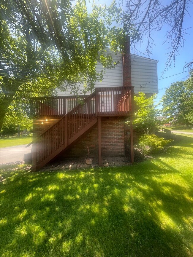 Foto del edificio - N. Hills 5 Bed, 2.5 Bath House Available J...